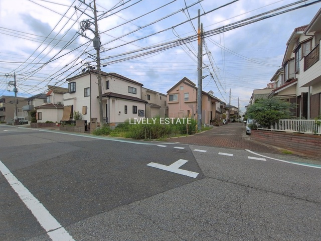 越谷市宮本町5丁目 新築分譲住宅の前面道路含む現地写真