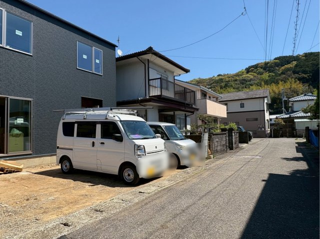 【南西角地】高知市介良 　新築一戸建て⑱の前面道路含む現地写真