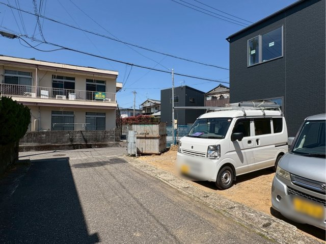 【南西角地】高知市介良 　新築一戸建て⑱の前面道路含む現地写真