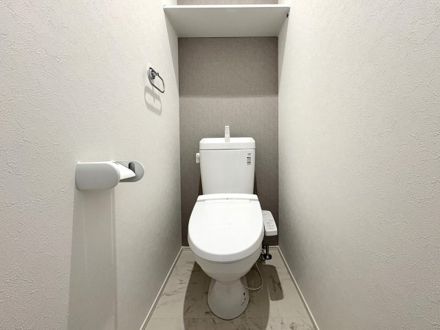 【南西角地】高知市介良 　新築一戸建て⑱のトイレ|シンプルで汚れのつきにくい清潔感のあるトイレです。※イメージ画像です。