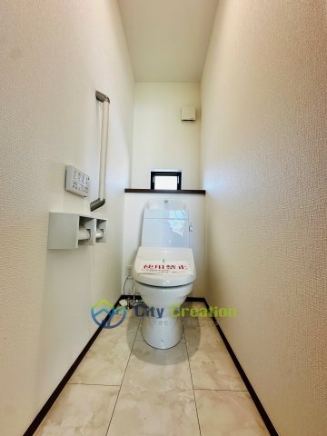 海老名市門沢橋　敷地広々新築戸建てのトイレ