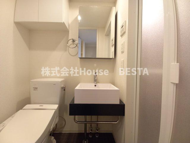 SERENiTE三宮の独立洗面台