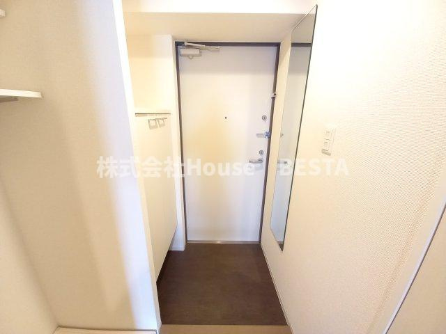 SERENiTE三宮の玄関