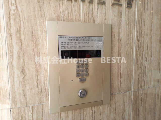 SERENiTE三宮のエントランス