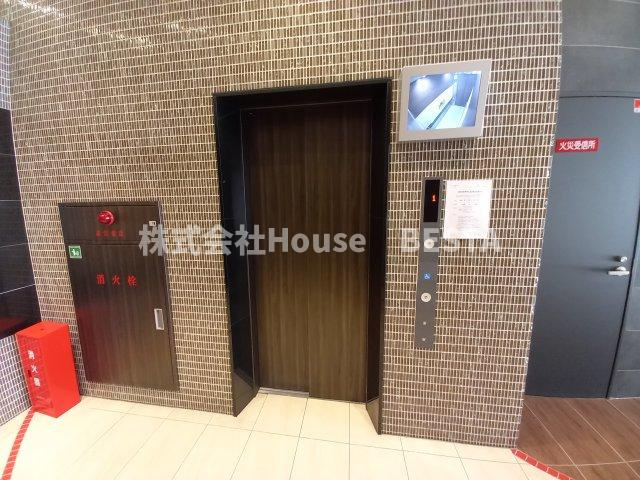 SERENiTE三宮のロビー