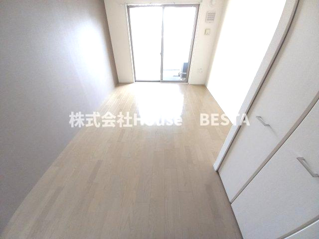 SERENiTE三宮の居間・リビング