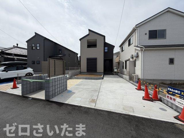 《仲介手数料無料》川越市大字寺尾88-2新築一戸建てリーブルガーデンの外観|車種によりますが3台車を駐車できます。