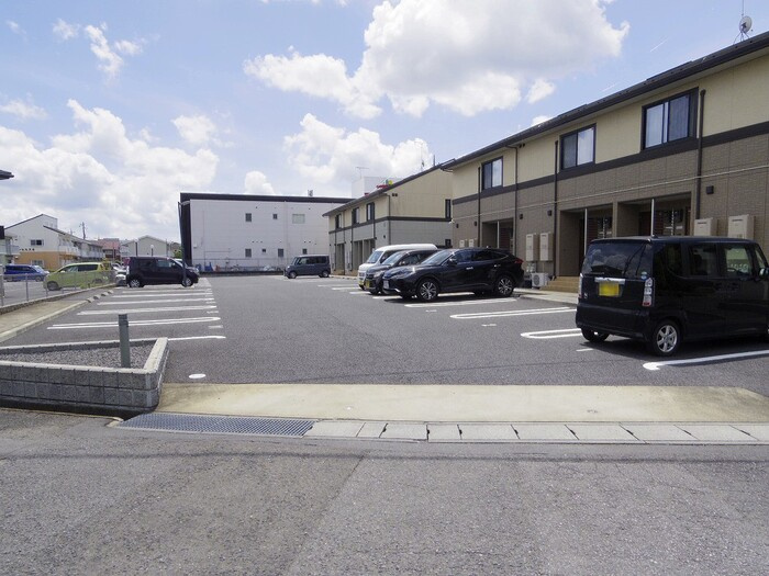 フローラ・ウィル Aの駐車場|駐車場