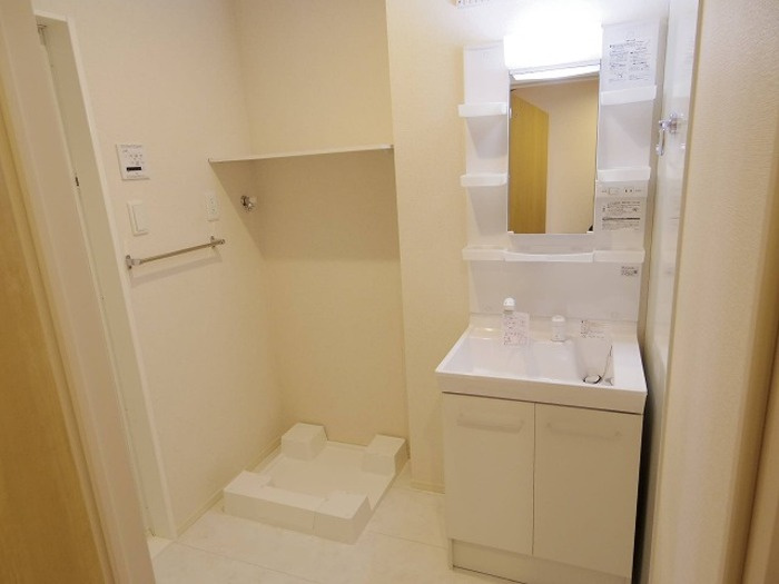 フローラ・ウィル Aの独立洗面台|洗濯機置き場・洗髪洗面化粧台