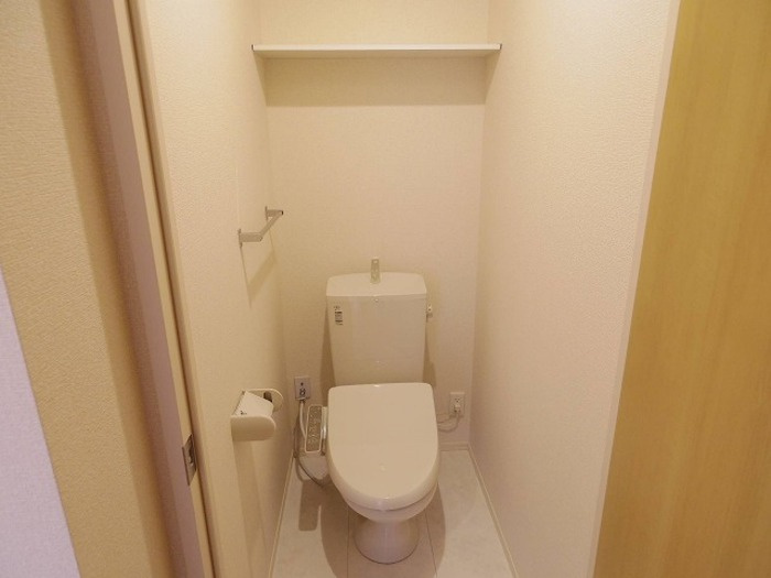 フローラ・ウィル Aのトイレ|もちろん温水洗浄暖房便座です