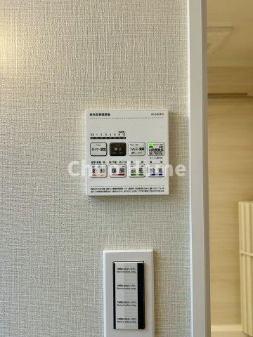朝日蔵前プラザの内装|【浴室乾燥機】暖房・冷風・換気・乾燥が可能です。毎日を快適に過ごせるうれしい機能が揃っています。雨の日の洗濯物も安心です。
