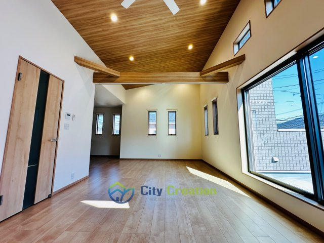 海老名市中新田4丁目の居間・リビング