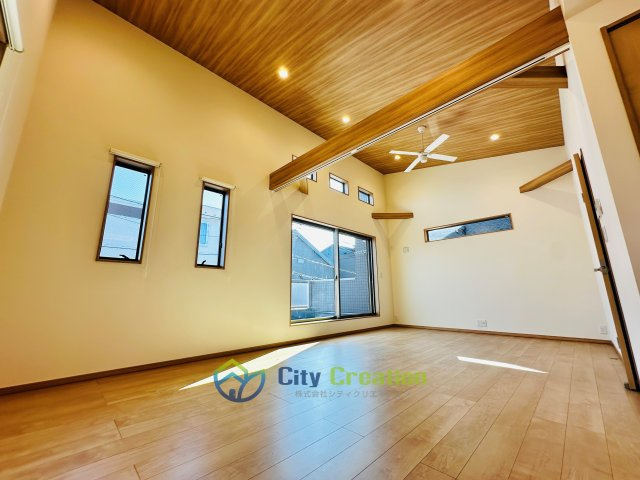 海老名市中新田4丁目の居間・リビング