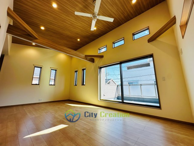 海老名市中新田4丁目の居間・リビング