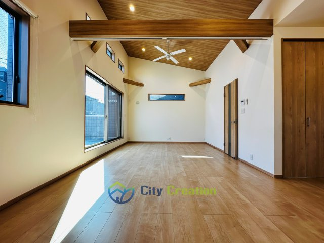 海老名市中新田4丁目の居間・リビング