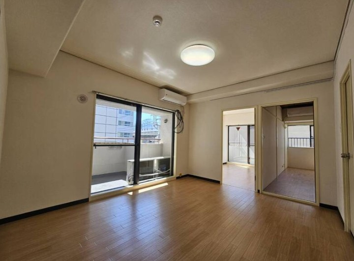 中銀音羽マンシオンの居間・リビング