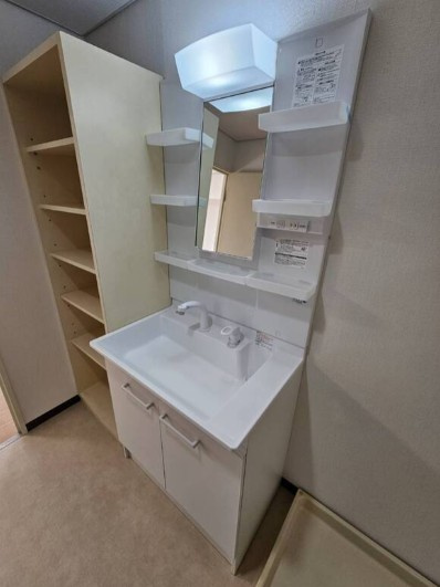 中銀音羽マンシオンの独立洗面台