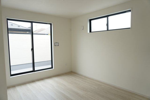 草加市旭町4丁目 新築分譲住宅の洋室|9.0帖