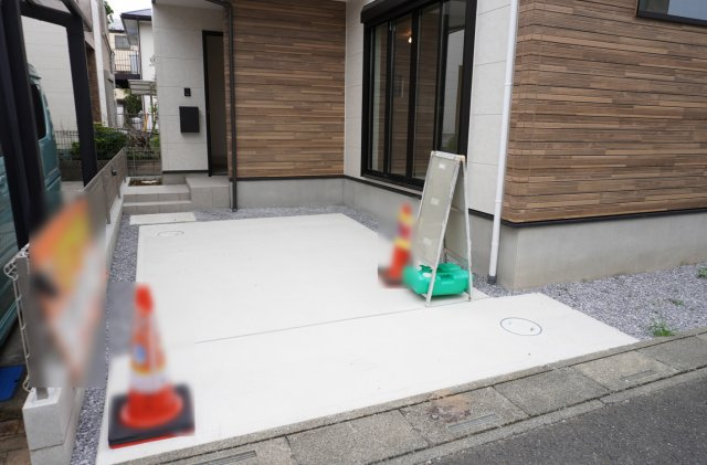 草加市旭町4丁目 新築分譲住宅の駐車場