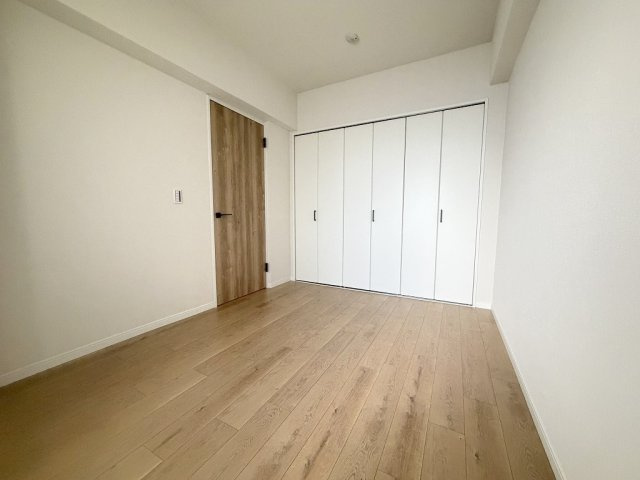 パークフィールドみさと　3街区2号館の洋室|クローゼット付きの洋室5帖