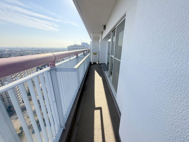 パークフィールドみさと　3街区2号館のバルコニー|3面バルコニーで洗濯物もたっぷり干せます