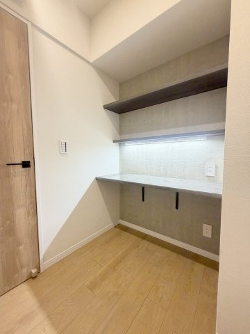 パークフィールドみさと　3街区2号館のその他|カウンター付きのDENスペース！書斎やテレワークスペースにオススメ