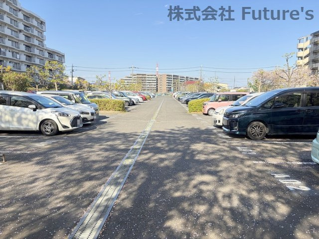 パークフィールドみさと　3街区2号館の駐車場|敷地内駐車場あり（要空き・料金確認）