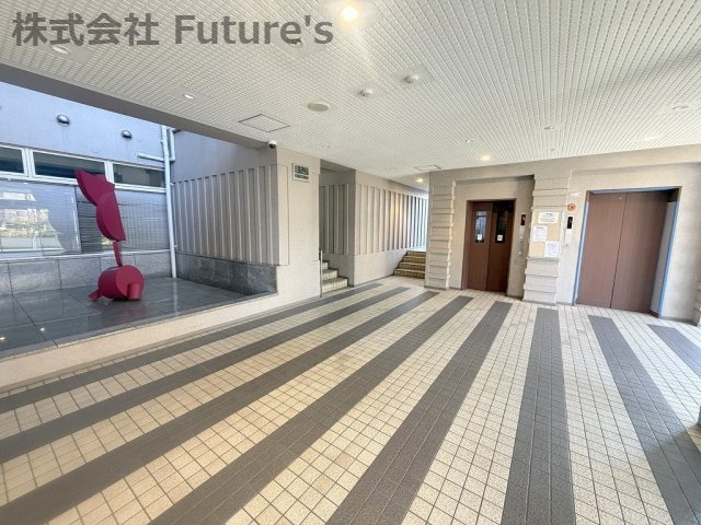 パークフィールドみさと　3街区2号館のロビー|エントランス内の写真です