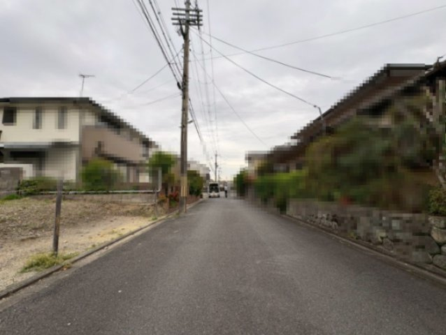 京都市西京区大原野上里男鹿町の前面道路含む現地写真|前道幅員約4.9m。南側接道につき採光通風良好です！