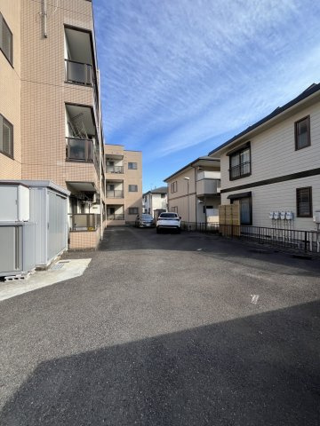 メゾンアンパーの駐車場