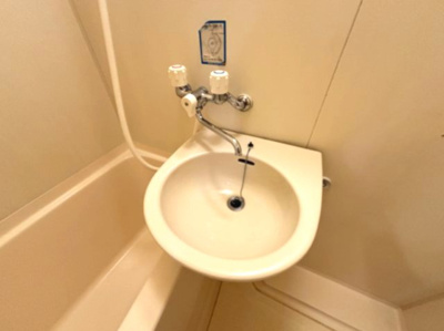 【洗面所】 | クリスタルハイツⅠ | 落ち着いた時間を過ごせるバルコニーです