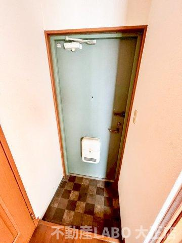 ロイヤルレスト芦原の玄関