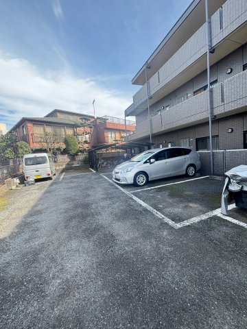 VERDONE(ヴェルドーネ）の駐車場