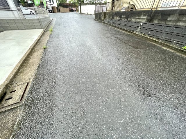 成田市土屋１期の前面道路含む現地写真