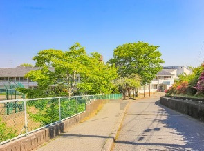成田市土屋１期の周辺|成田中学校