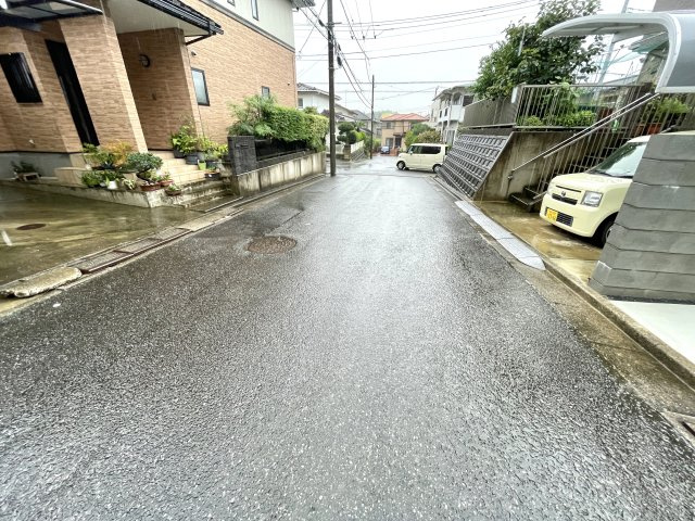 成田市土屋１期の前面道路含む現地写真