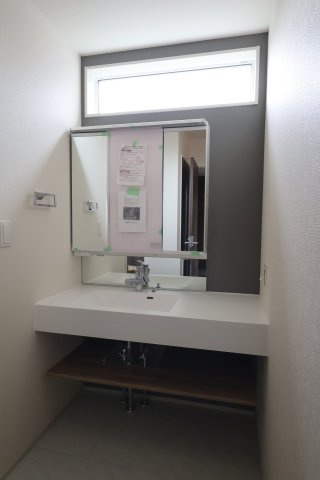 《仲介手数料無料》川越市大字並木1-19新築一戸建てブルーミングガーデンの独立洗面台
