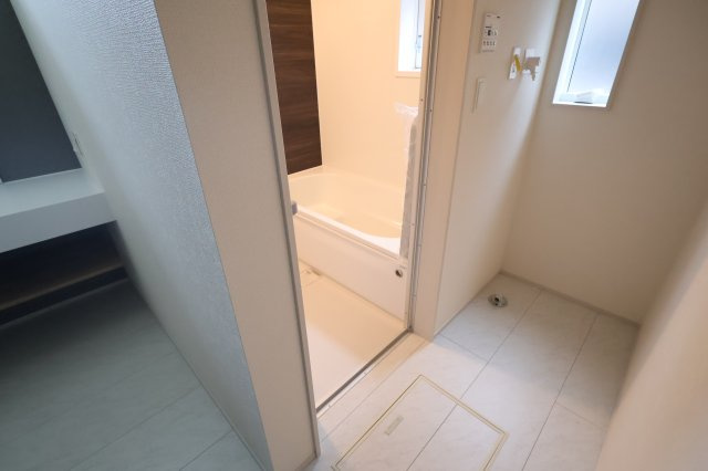 《仲介手数料無料》川越市大字並木1-19新築一戸建てブルーミングガーデンのランドリースペース