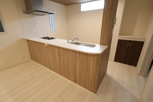 《仲介手数料無料》川越市大字並木1-19新築一戸建てブルーミングガーデンのキッチン