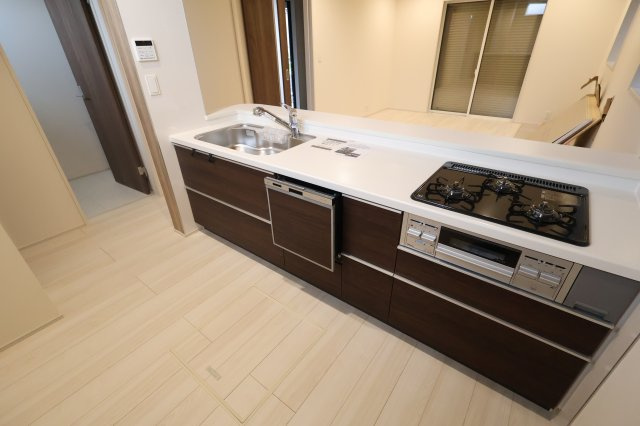 《仲介手数料無料》川越市大字並木1-19新築一戸建てブルーミングガーデンのキッチン