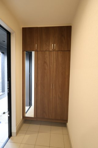 《仲介手数料無料》川越市大字並木1-19新築一戸建てブルーミングガーデンの玄関