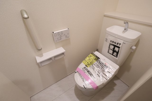 《仲介手数料無料》川越市大字並木1-19新築一戸建てブルーミングガーデンのトイレ
