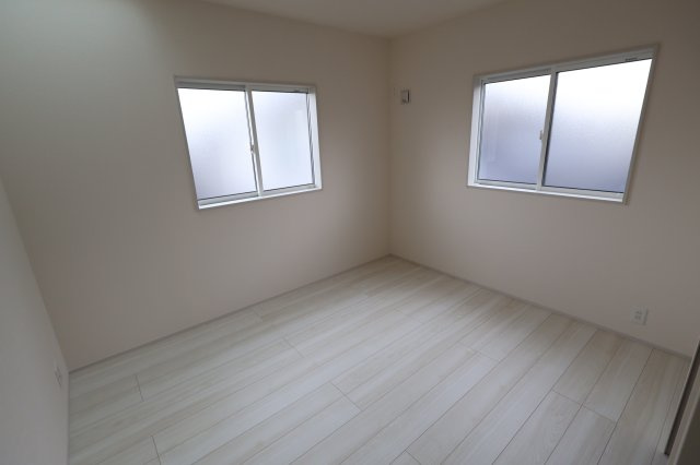 《仲介手数料無料》川越市大字並木1-19新築一戸建てブルーミングガーデンの洋室|2階 5.25帖