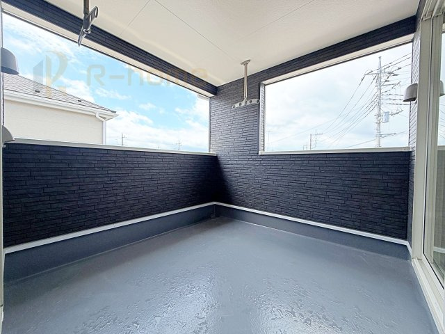 小美玉市羽刈第3　新築戸建て　1号棟のバルコニー|急な雨でも安心のインナーバルコニー♪忙しいご夫婦も大満足♪