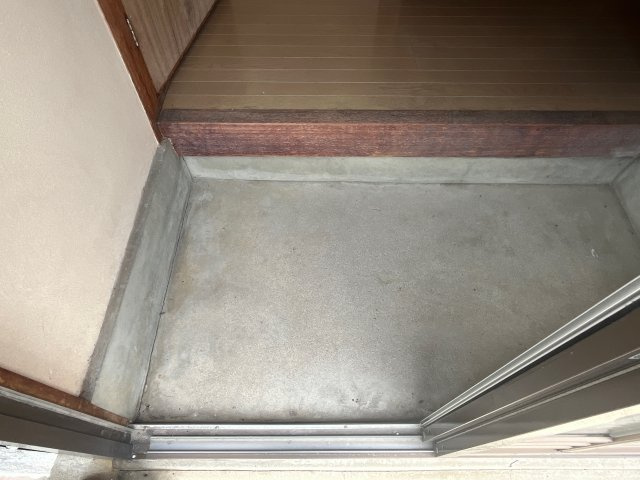 西今宿四丁目橋本貸家の玄関