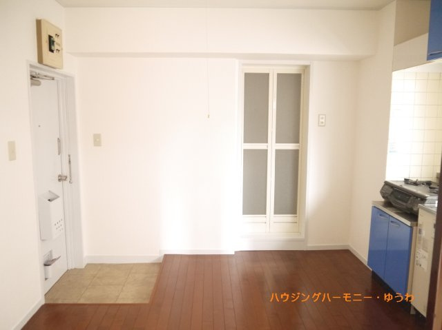 【キッチン】 | パーソナルハイツ池袋 | 光と風があふれる開放的なダイニングには自然と家族みんなが集まってきます。