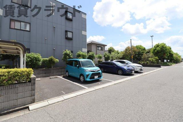 エスポアガーデンの駐車場|車をお持ちの方に嬉しい駐車場付きの物件です