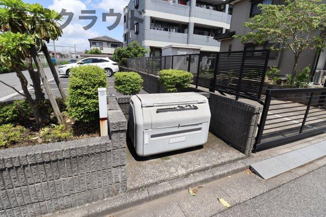 エスポアガーデンのエントランス|ゴミストッカー