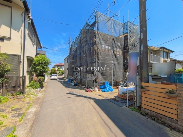 越谷市千間台西4丁目 新築分譲住宅の前面道路含む現地写真