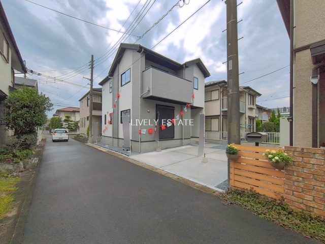 越谷市千間台西4丁目 新築分譲住宅の前面道路含む現地写真